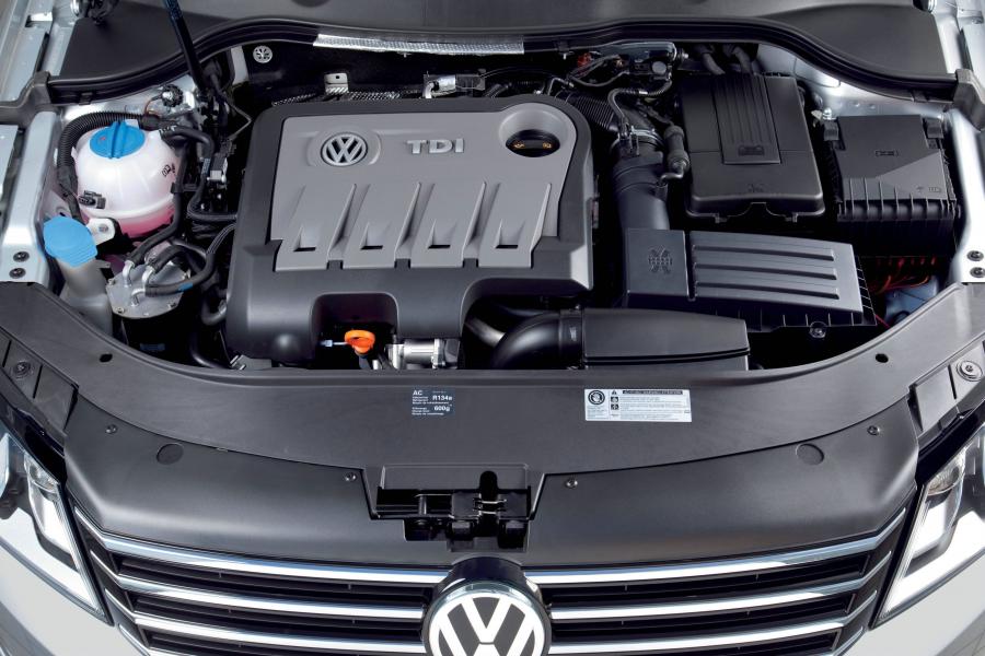  Volkswagen Passat Variant 2010 года  (фото 2 из 31)